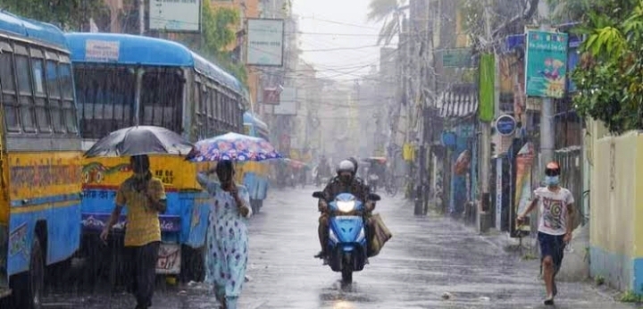 ঢাকাসহ দেশের অনেক অঞ্চলে বৃষ্টি, কমতে পারে তাপমাত্রা