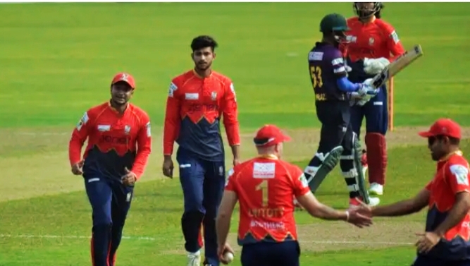 মিরাজের দুর্দান্ত বোলিংয়ের পরও জয়ের হাসিমুখ সাকিবদের